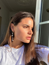 Cargar imagen en el visor de la galería, PENDIENTES TWIN PEARLS